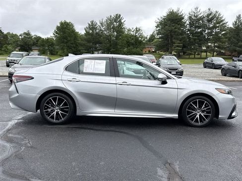 Used 2023 Toyota Camry SE FWD image 2