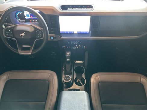 Used 2023 Ford Bronco Wildtrak image 13