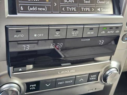 Used 2017 Lexus GX 460 Premium w/ Premium Package AWD/4WD image 14