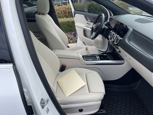 Certified 2025 Mercedes-Benz GLA 250 image 35