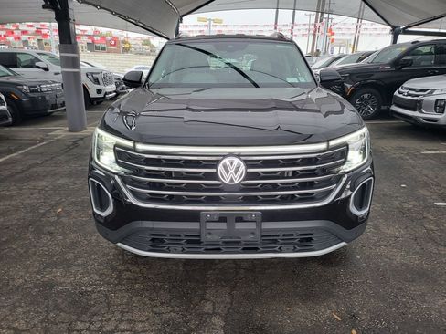Used 2025 Volkswagen Atlas SE image 2