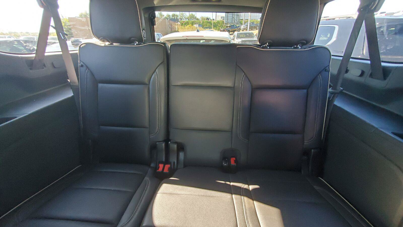 Used 2022 GMC Yukon XL SLT w/ SLT Premium Package AWD/4WD image 7