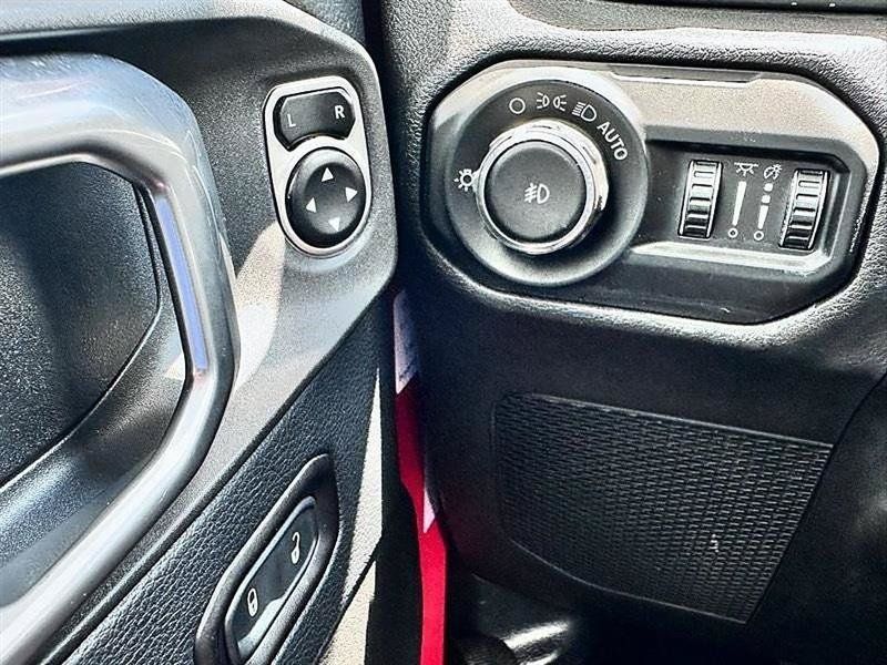 Used 2019 Jeep Wrangler Unlimited Sahara AWD/4WD image 18