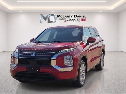 Used 2024 Mitsubishi Outlander ES FWD image 2