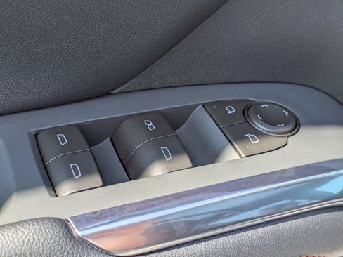 New 2026 Chevrolet Traverse Z71 w/ Enhanced Driving Package AWD/4WD image 9