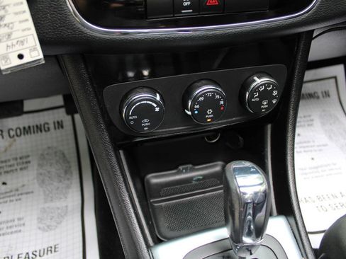 Used 2013 Chrysler 200 Touring image 20