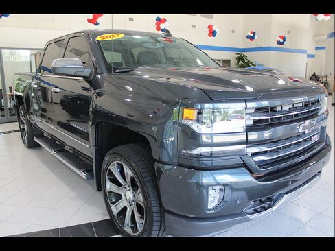 Used 2017 Chevrolet Silverado 1500 LTZ Z71 w/ LTZ Plus Package AWD/4WD image 3