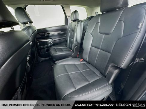Used 2024 Kia Telluride EX w/ EX Captain's Chair Package FWD image 25