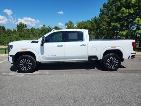 Used 2024 GMC Sierra 2500 Denali Ultimate AWD/4WD image 2