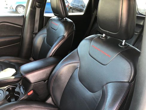 Used 2016 Jeep Cherokee Trailhawk w/ Leather Interior Group image 12