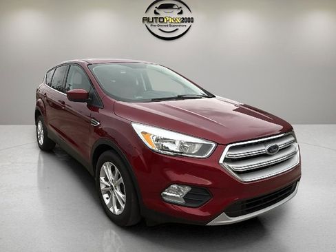 Used 2019 Ford Escape SE image 2