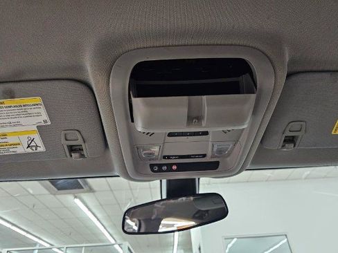 Used 2018 Chevrolet Equinox LT image 24