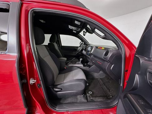 Used 2022 Toyota Tacoma TRD Off-Road image 26