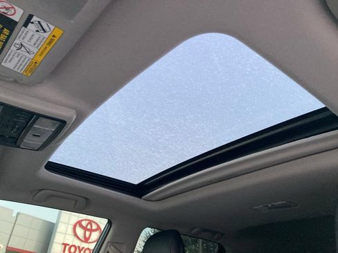 Used 2023 Toyota 4Runner SR5 Premium w/ Moonroof Package RWD image 15