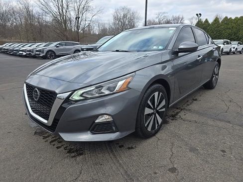 Used 2022 Nissan Altima 2.5 SV w/ SV Premium Package image 3