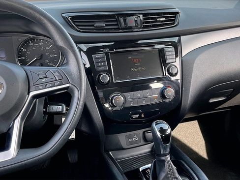 Used 2021 Nissan Rogue Sport S image 6