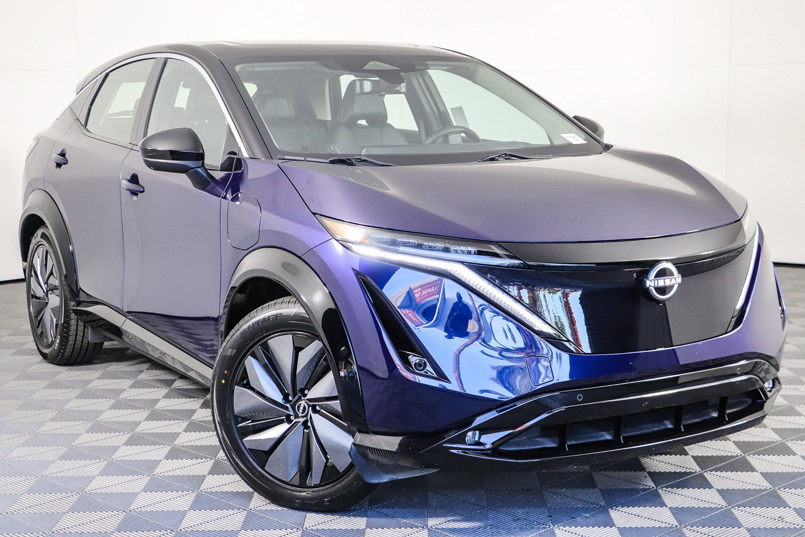 Used 2024 Nissan Ariya FWD image 1