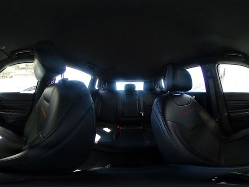 Used 2025 Jeep Compass Trailhawk image 41