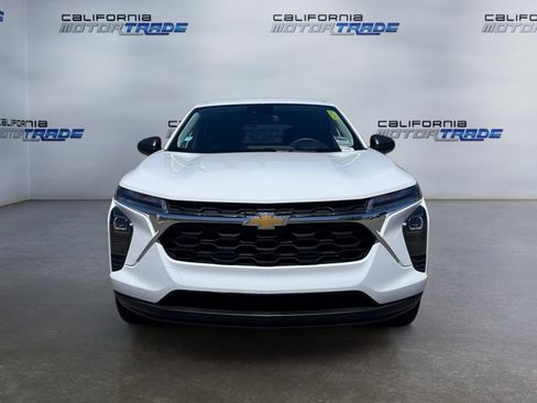 Used 2025 Chevrolet Trax LS FWD image 2