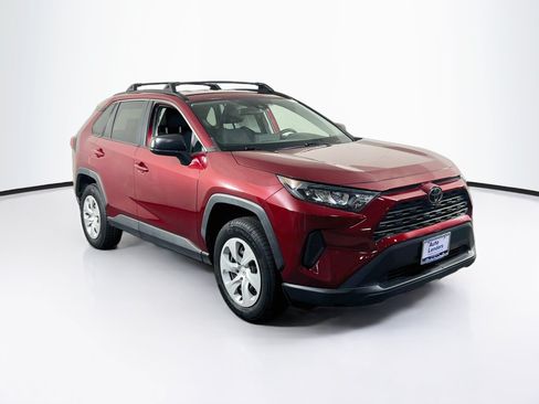 Used 2021 Toyota RAV4 LE FWD image 3