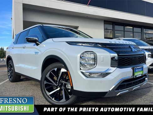 New 2025 Mitsubishi Outlander SE image 1