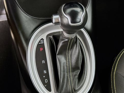 Used 2016 Kia Soul + image 19