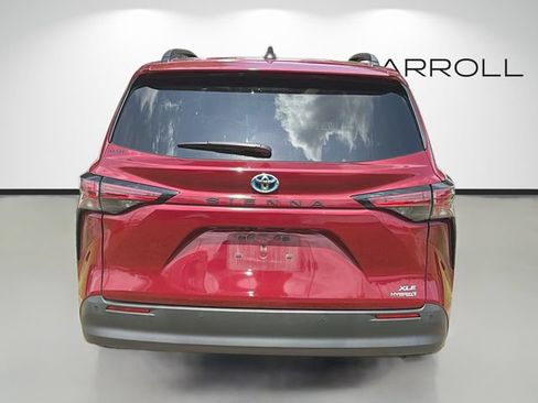 Used 2022 Toyota Sienna XLE FWD image 4