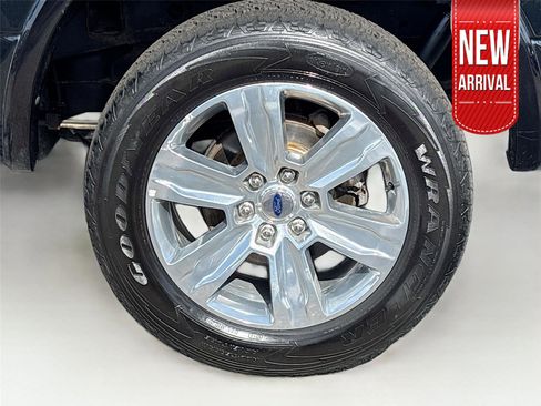 Used 2018 Ford F150 Platinum w/ Equipment Group 701A Luxury image 34