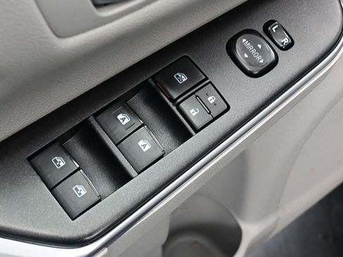 Used 2016 Toyota Camry LE image 13