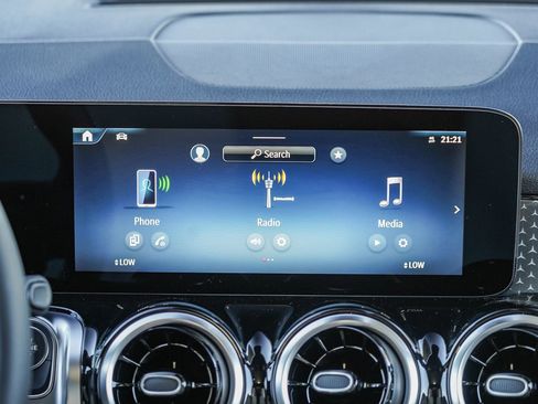 New 2026 Mercedes-Benz GLB 250 image 14