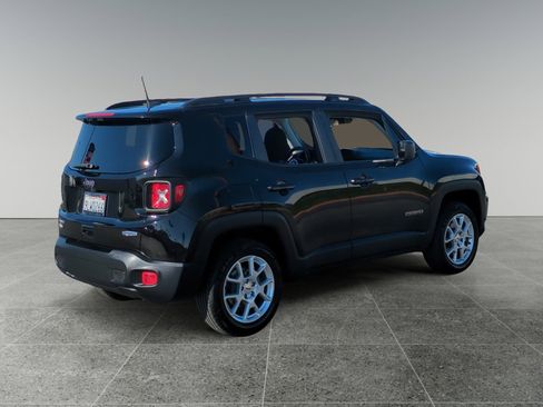 Used 2022 Jeep Renegade Latitude image 5