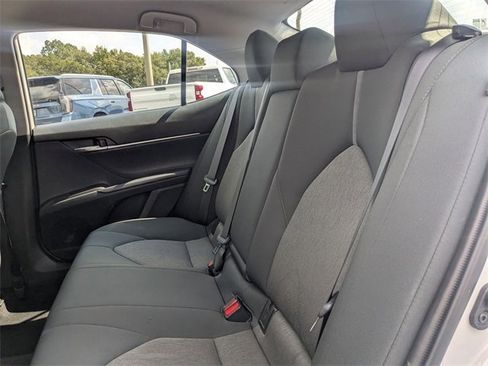 Used 2022 Toyota Camry LE image 14
