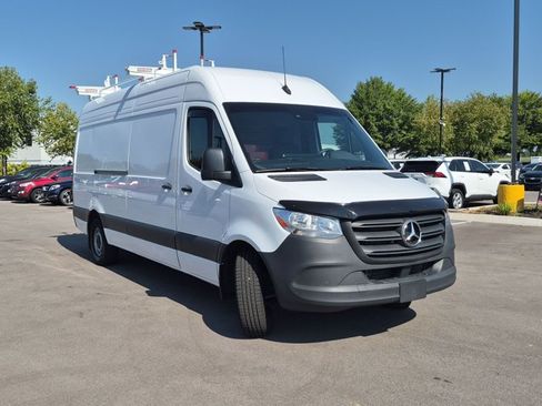 Used 2024 Mercedes-Benz Sprinter 2500 image 3