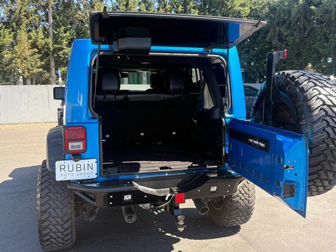 Used 2015 Jeep Wrangler Unlimited Sahara AWD/4WD image 30