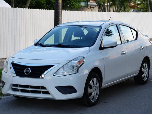 Used 2018 Nissan Versa SV FWD image 4