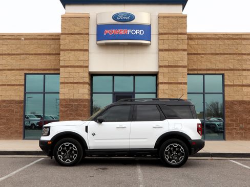 New 2025 Ford Bronco Sport Outer Banks w/ Outer Banks Tech Package+ image 9