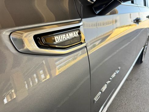 Used 2021 GMC Yukon XL Denali w/ LPO, Illumination Package AWD/4WD image 9