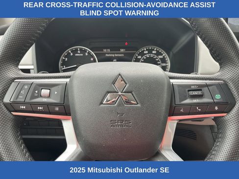 Used 2025 Mitsubishi Outlander SE FWD image 10