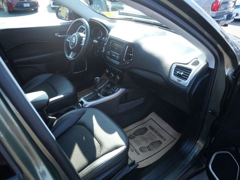 Used 2018 Jeep Compass Latitude w/ Cold Weather Group image 27