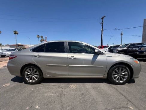 Used 2017 Toyota Camry XLE w/ Moonroof Package FWD image 2