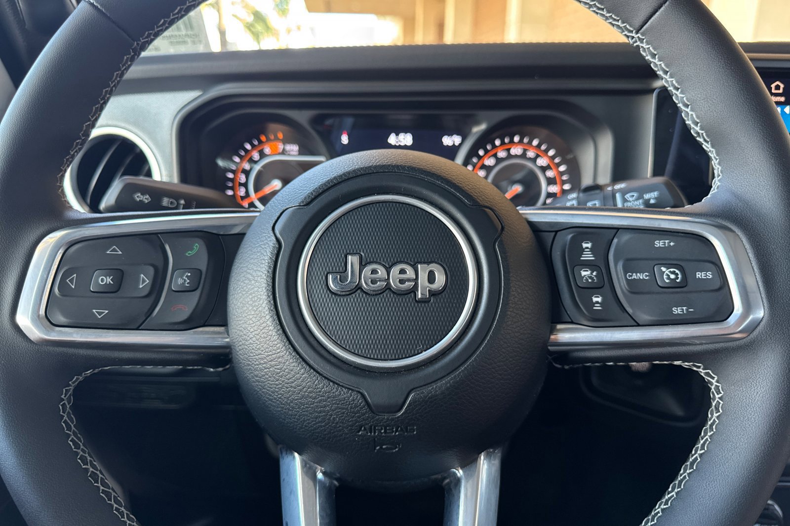 Used 2025 Jeep Wrangler Unlimited Sahara AWD/4WD image 24
