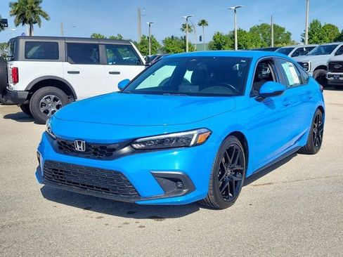 Used 2024 Honda Civic Sport Touring image 3