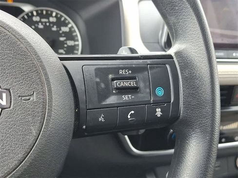 Used 2023 Nissan Rogue SV image 18