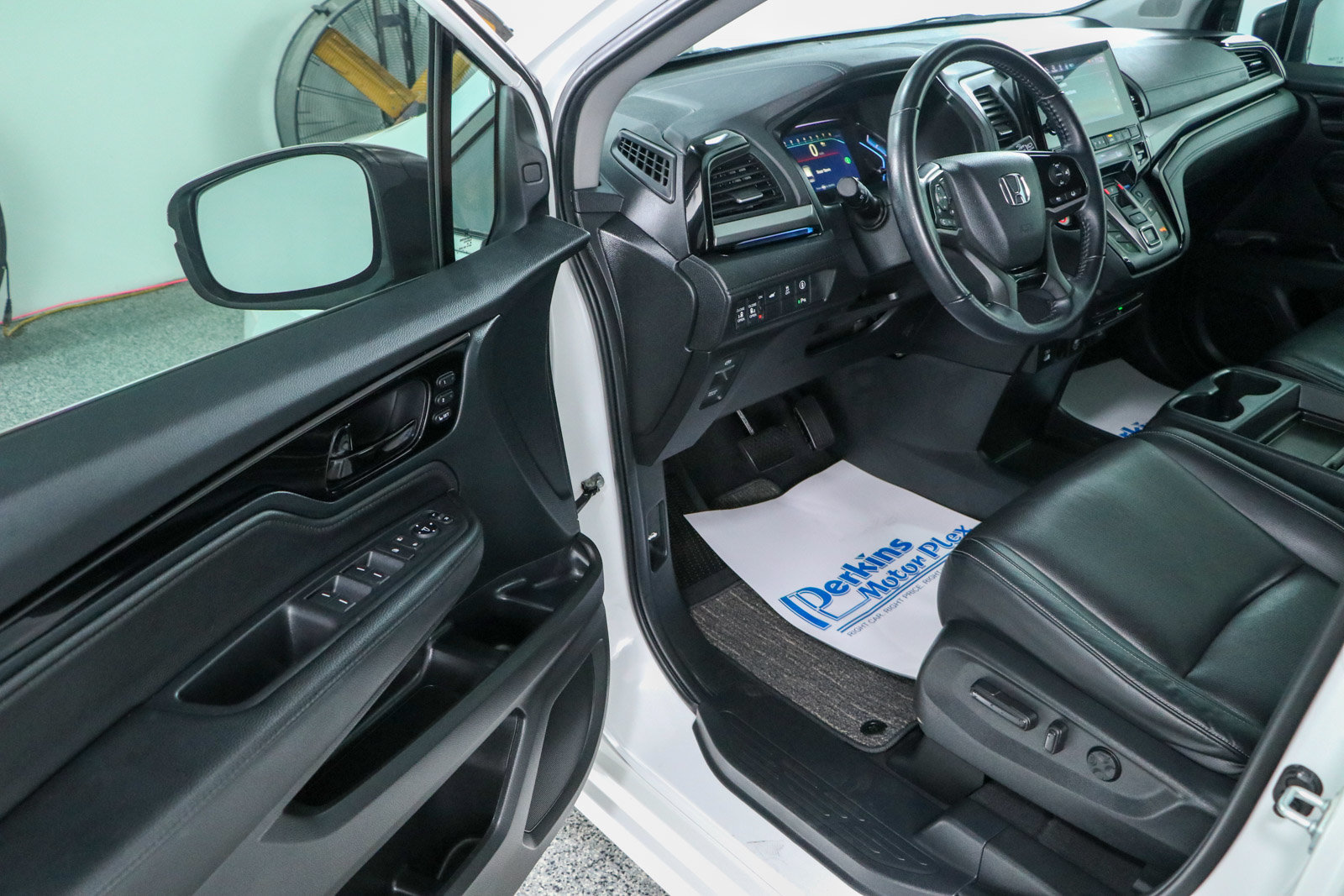 Used 2024 Honda Odyssey Touring image 3
