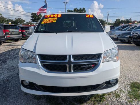 Used 2020 Dodge Grand Caravan SXT FWD image 2