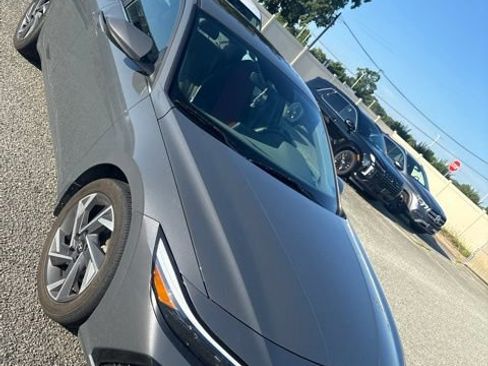 Used 2024 Hyundai Elantra SEL w/ Convenience Package FWD image 3
