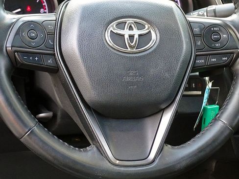 Used 2022 Toyota Camry SE w/ Cold Weather Package FWD image 19