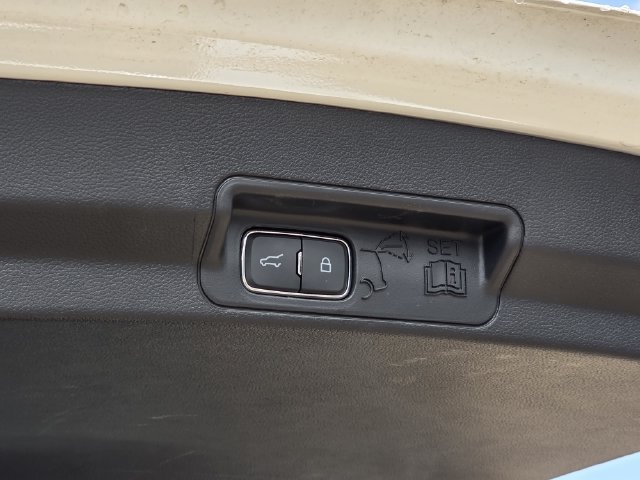 Used 2025 Ford Explorer Active w/ Active Comfort Package RWD image 33