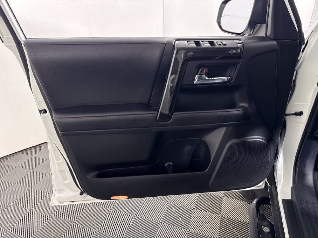 Used 2022 Toyota 4Runner TRD Off-Road Premium w/ TRD Black Wheel Package (TMS) AWD/4WD image 28