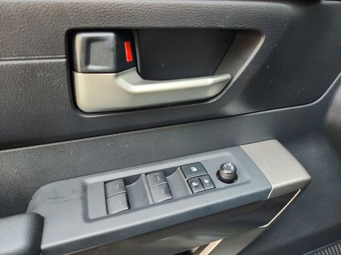 Used 2022 Toyota Tundra SR5 w/ SR5 Convenience Package AWD/4WD image 23